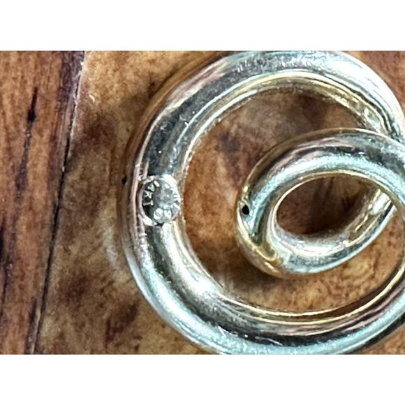 SOLD! Unique 14k yellow gold twist hoop earrings - Picture 5 of 8